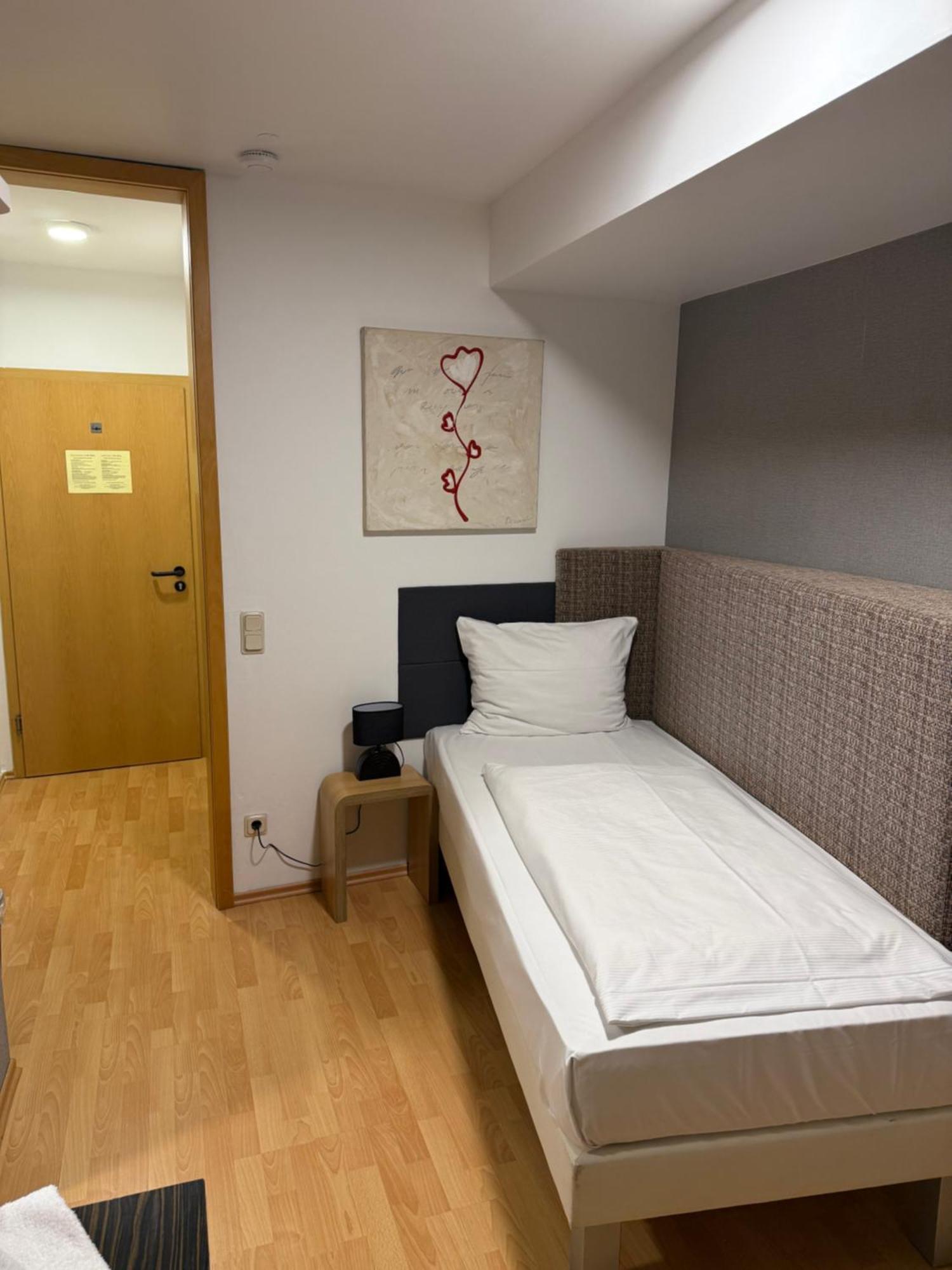 Hotel Eurocity Bruchköbel エクステリア 写真