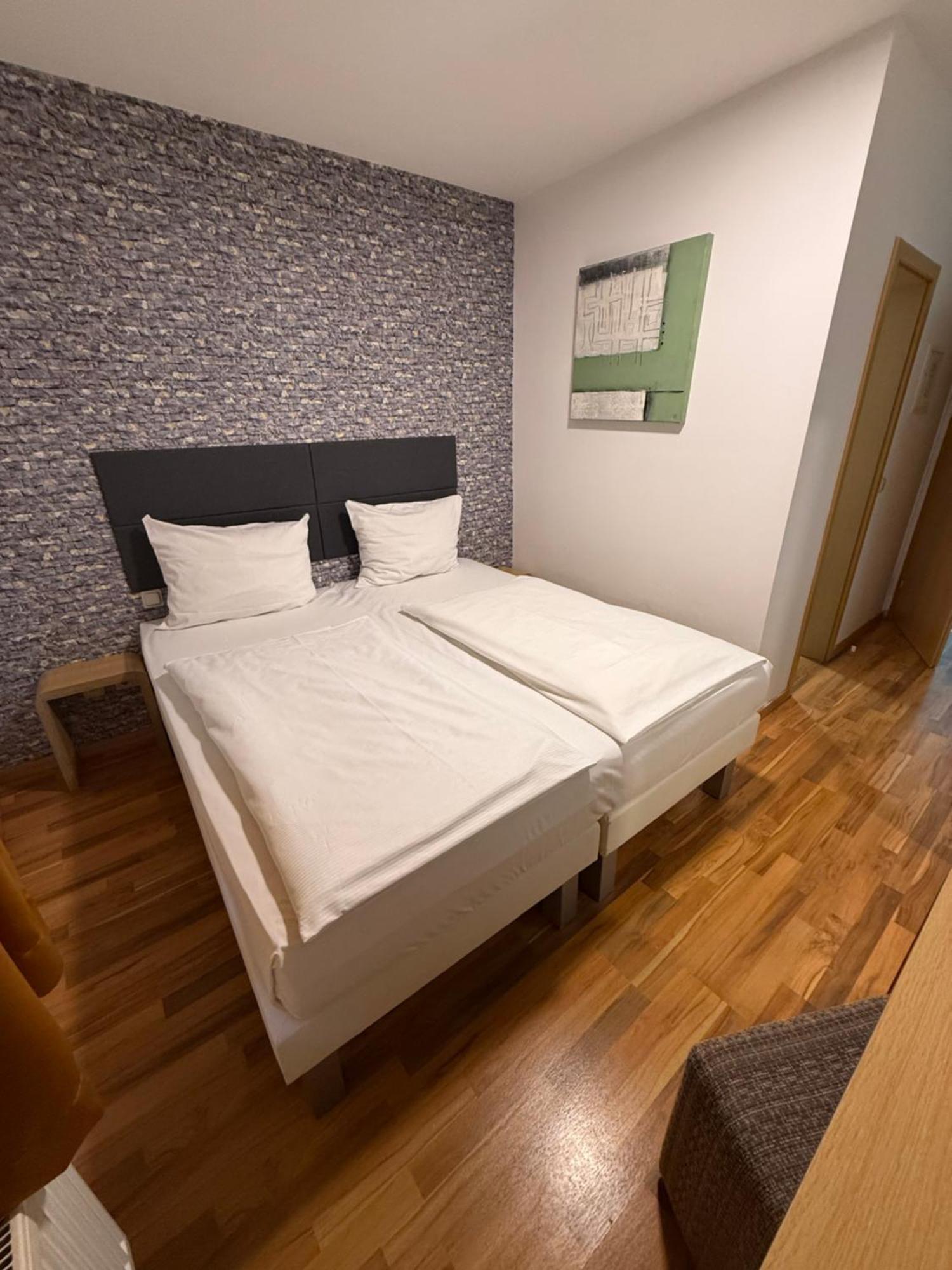 Hotel Eurocity Bruchköbel エクステリア 写真