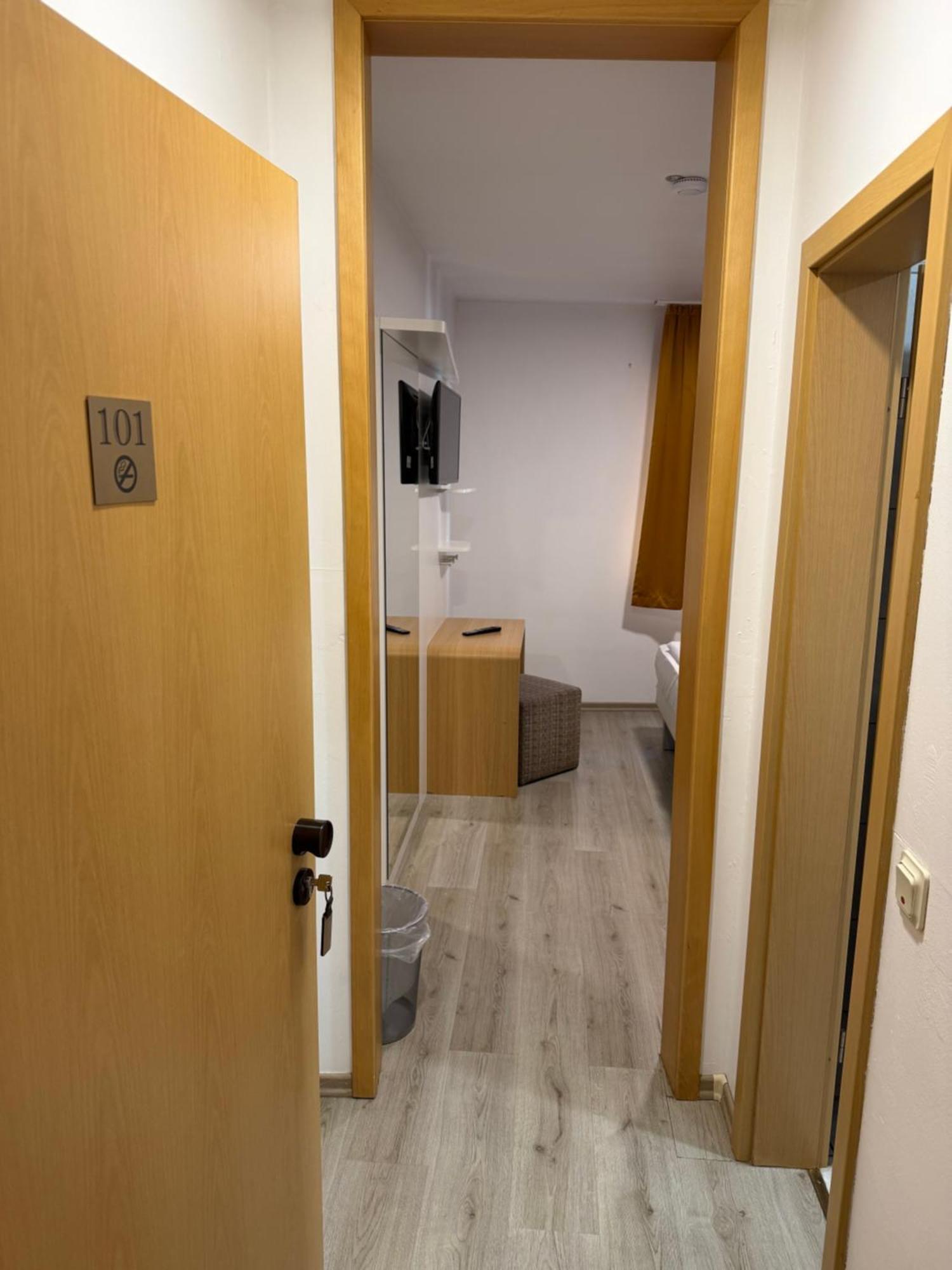 Hotel Eurocity Bruchköbel エクステリア 写真